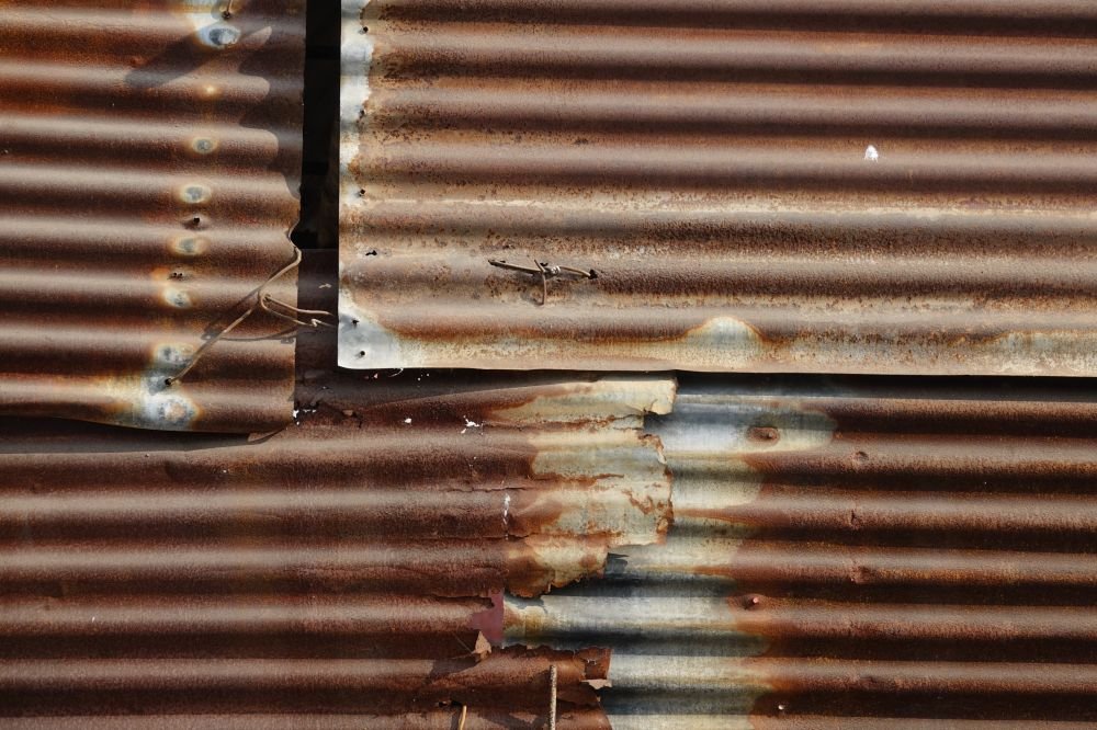 Signs of Corrosion and Rust in Galvanized Steel Garden Beds