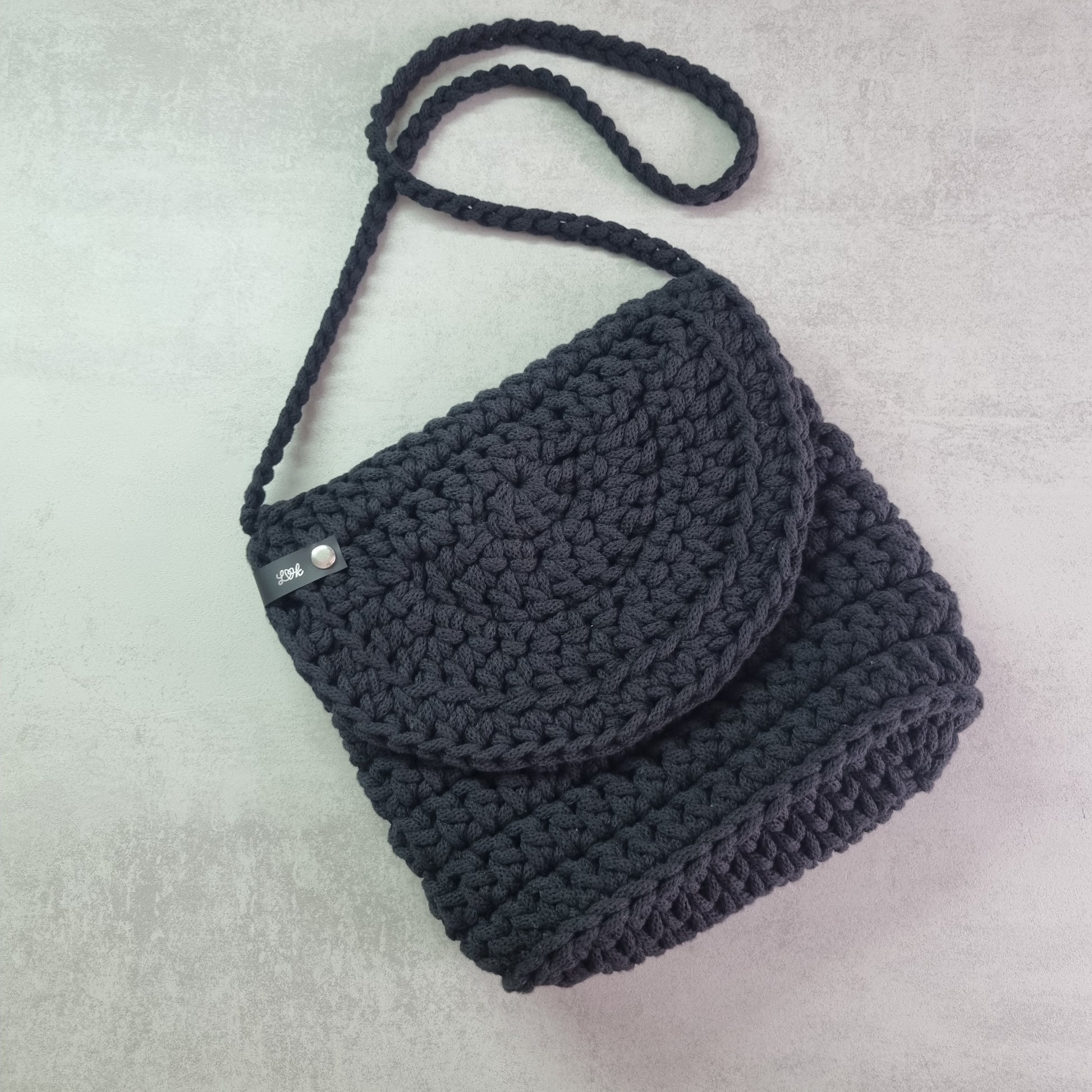 Bolso bandolera a crochet con algodón reciclado – lenalovesknitting