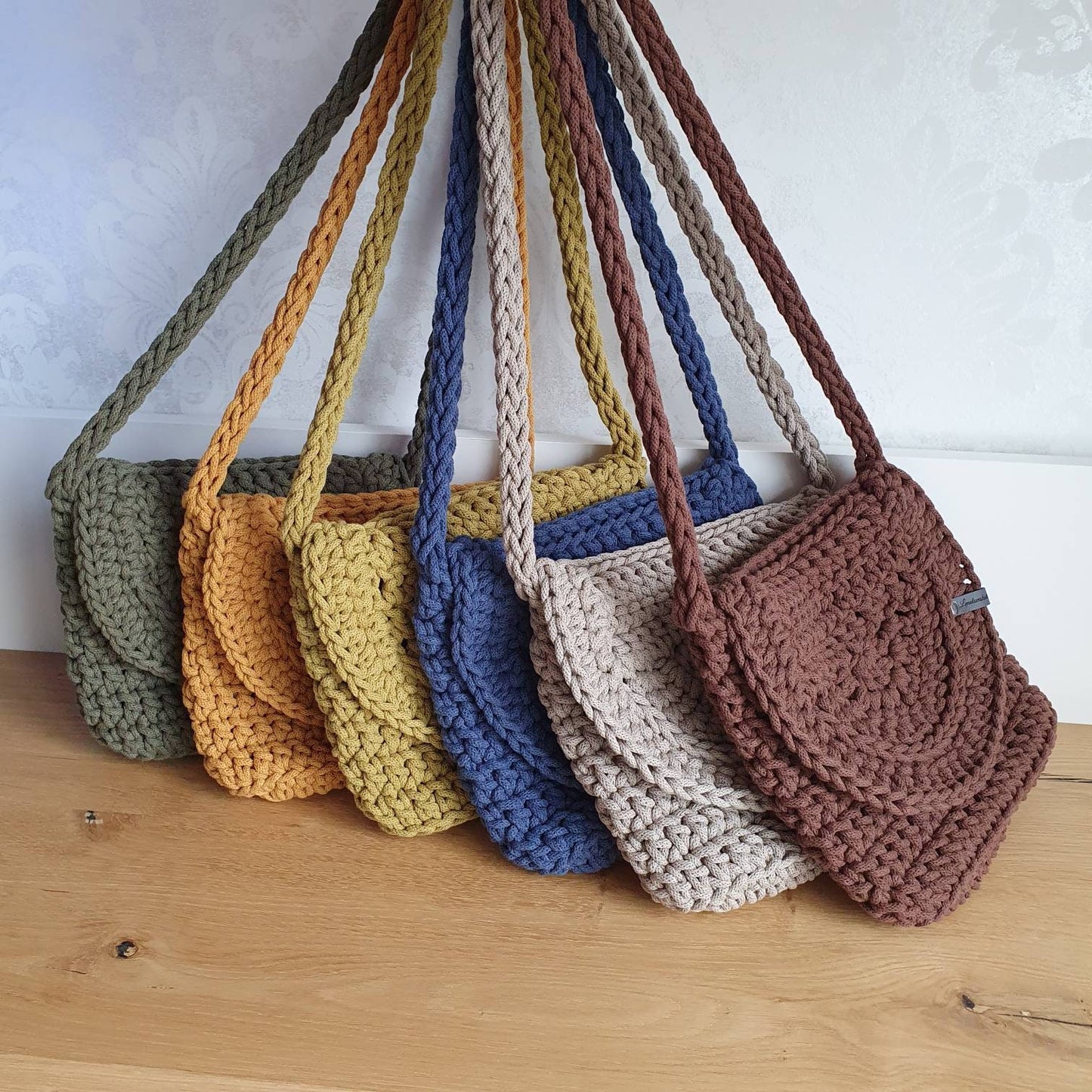 Bolso bandolera a crochet con algodón reciclado – lenalovesknitting