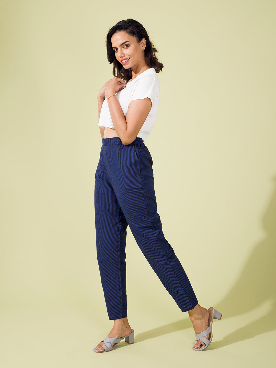 Women Solid Navy Mid Rise Linen Pencil Pants