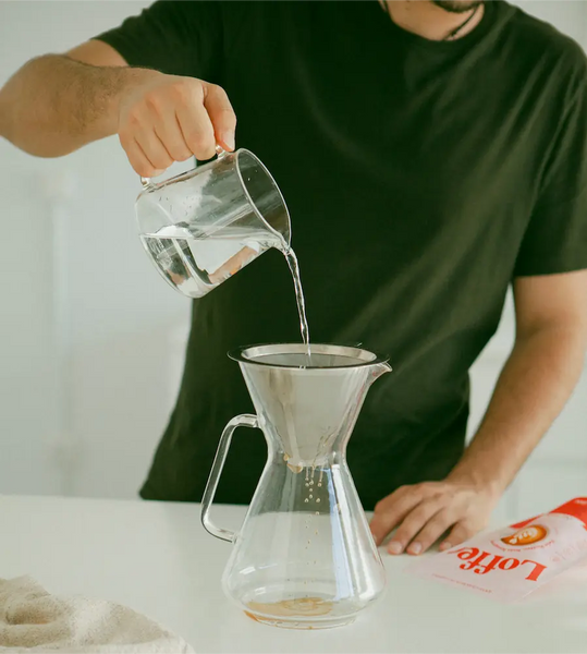 Preparazione del caffè Lupin nel filtro