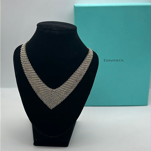 Louis Vuitton Vintage - Lacquer Essential V Necklace - Silver - LV Necklace  - Luxury High Quality - Avvenice