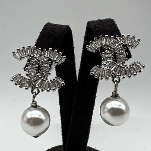 Chanel CC Pearl Drop Earrings – Elite HNW - High End Watches, Jewellery &  Art Boutique