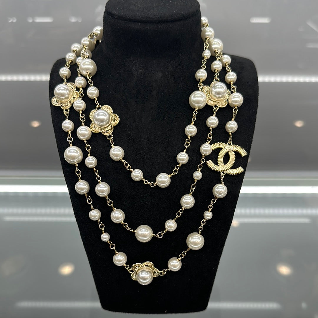 collares chanel perlas  Buscar con Google  Chanel fashion show Chanel  necklace Fashion