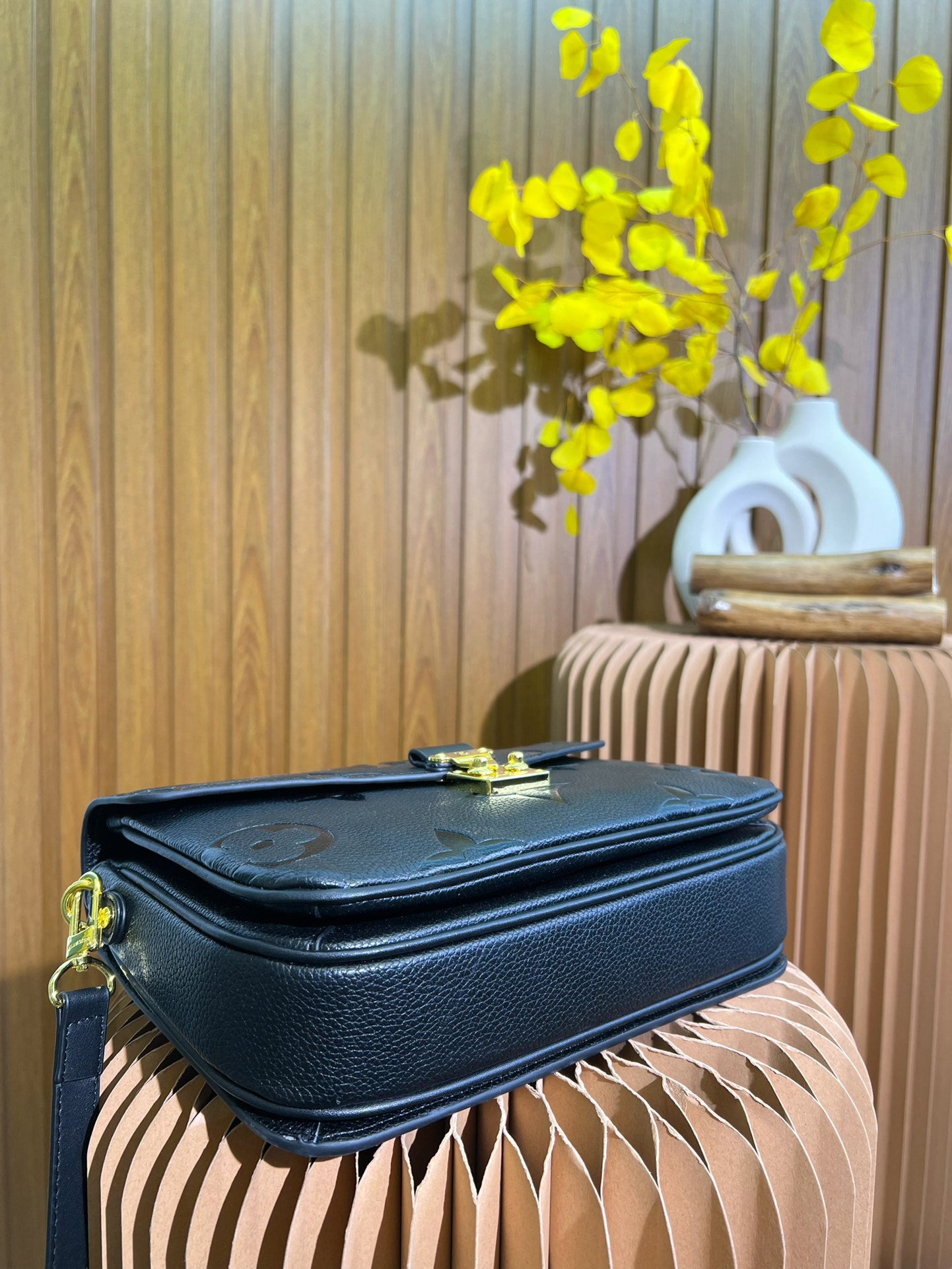 Louis Vuitton LV Pochette Metis Flap Messenger Bag Handbag in Mo