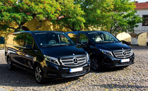 8-seat Mercedes V-Class offers the roomy sedan