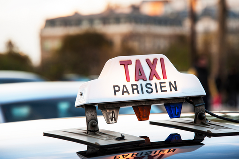 Transportation at Paris Charles de Gaulle Airport to reach Paris city center by taxi