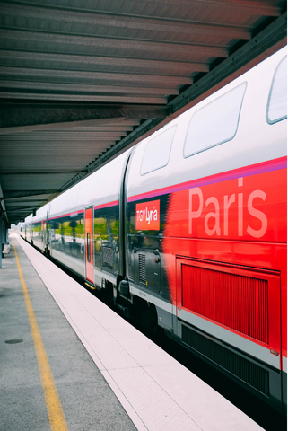 Transportation at Paris Charles de Gaulle Airport to reach Paris city center by train