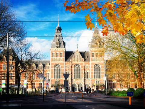 Amsterdam bus rental guide suggests exploring The Rijksmuseum