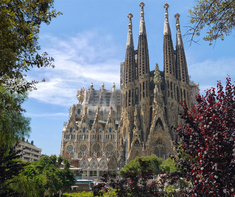 Explore Barcelona during ISBT 2024 with bus rentals