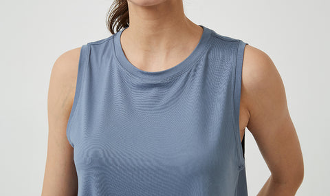 Silky Quick Dry Loose Fit Tank Top with Round Neck and Curved Slit Hem