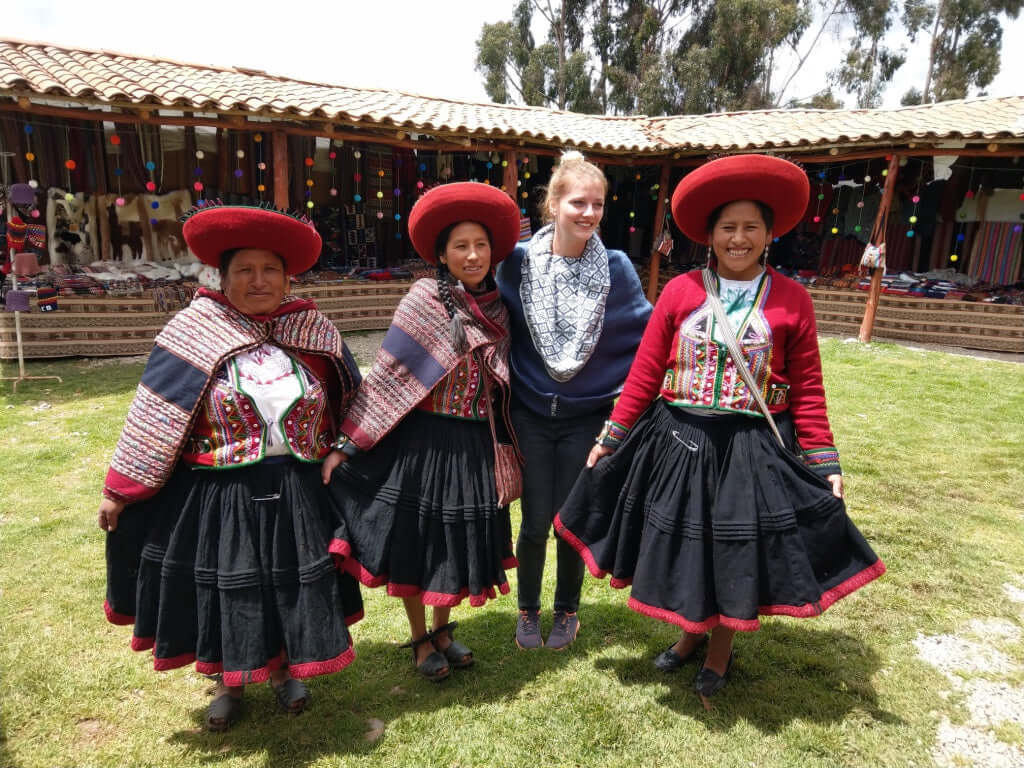 Artisan Homeware - Visit of weaving corporative in the Sacred Valley