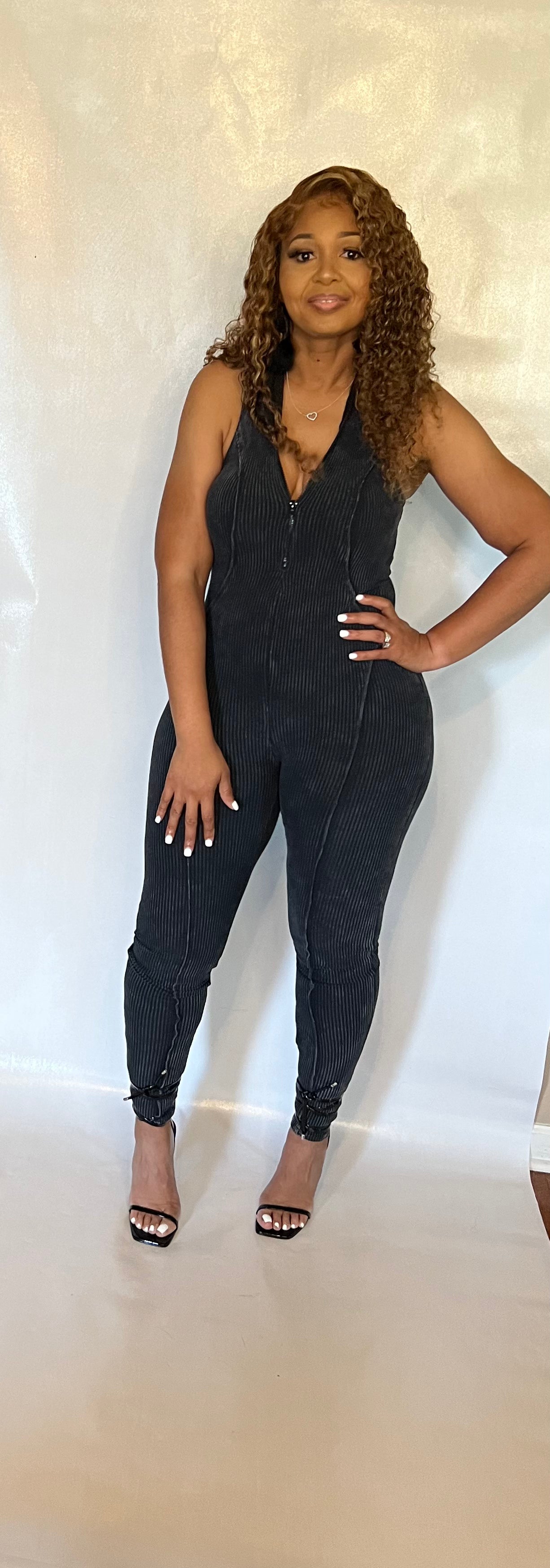 Sneak a kiss jumpsuit (Black)