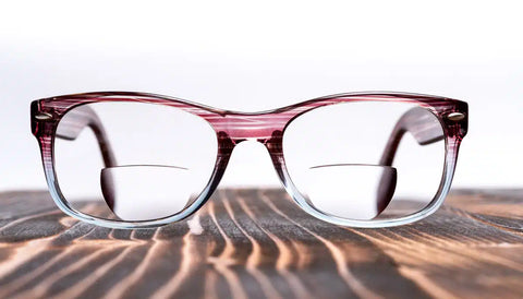 Er flerstyrkeglas det som briller med glidende overgang? – Glassify