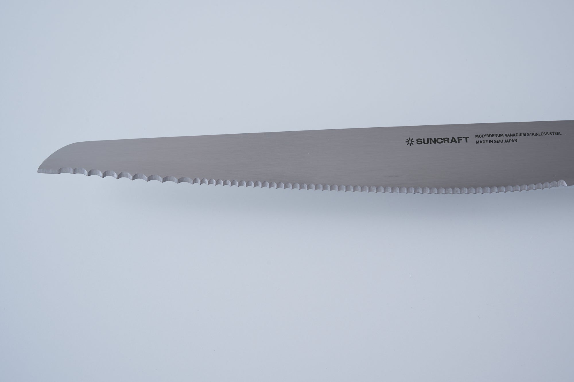 “Serrated” Edge of a Bread Knife, left-handed