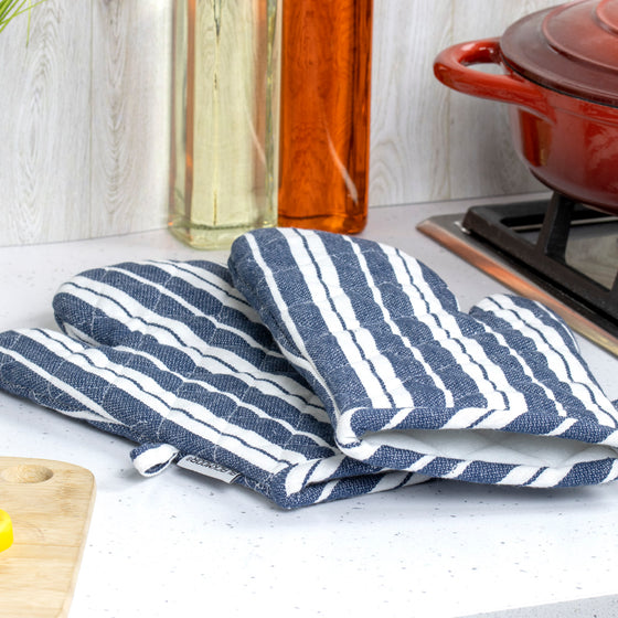 Pair of Oven Gloves - Navy Blue Image 4