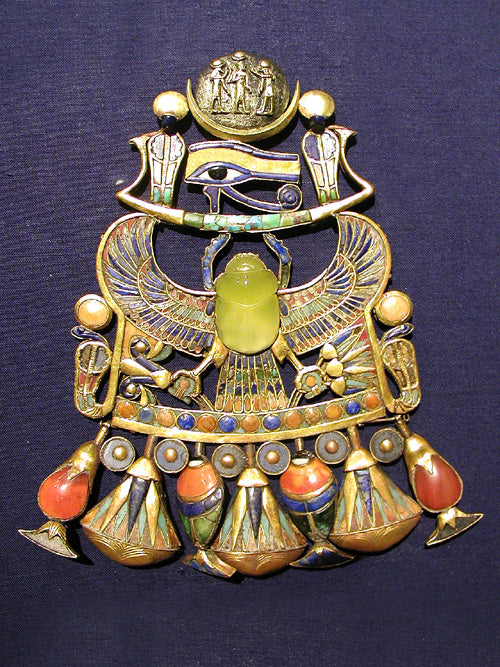 Tutanhkamun pendant with Wadjet