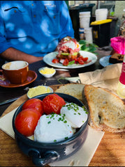 breakfast at the goldfish bowl armidale by pebbly path rocky road