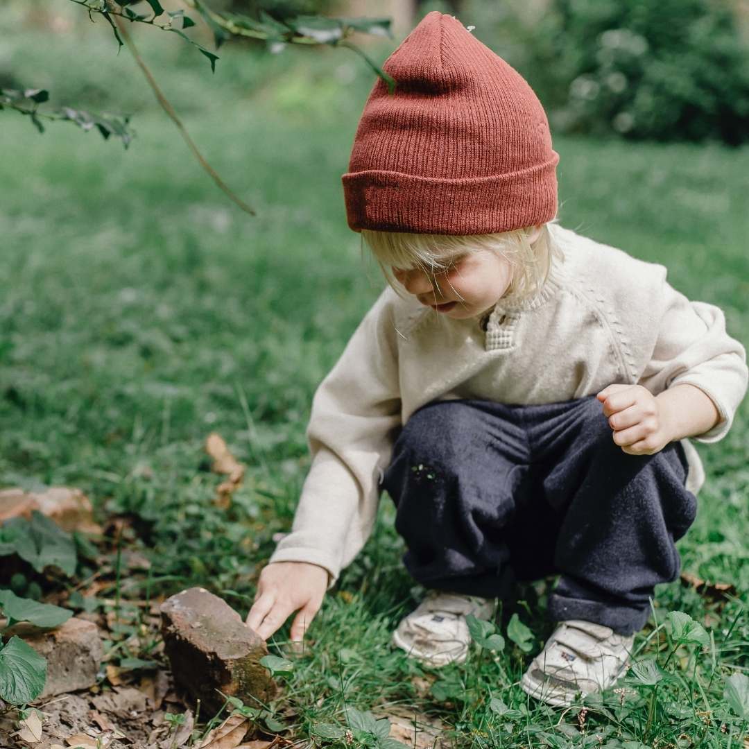 teaching your kids to show kindness helps them grow in curiosity and confidence