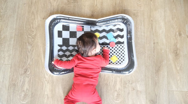 how to use a water tummy time play mat to improve your baby's physical development