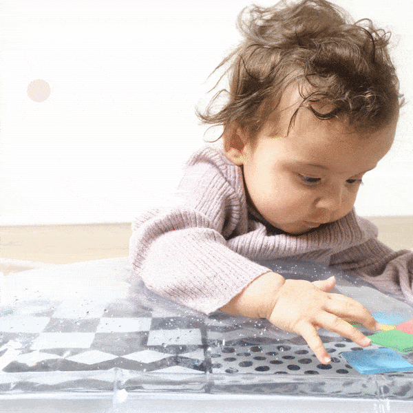 Heads Up is a 4 in 1 sensory play mat that engages your baby for longer to help them have fun doing tummy time for longer