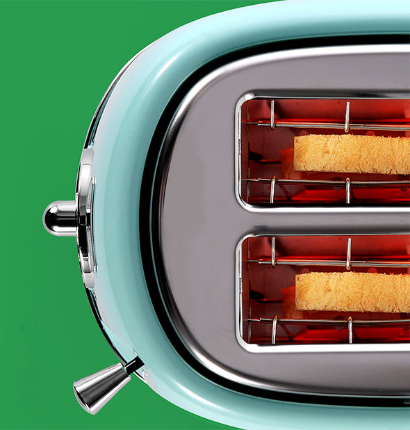 Hazel Quinn offers up to 58% off its retro-style toaster