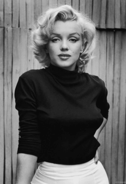 Image of Step 1: Blow-dry your hair straight Marilyn Monroe hairstyle