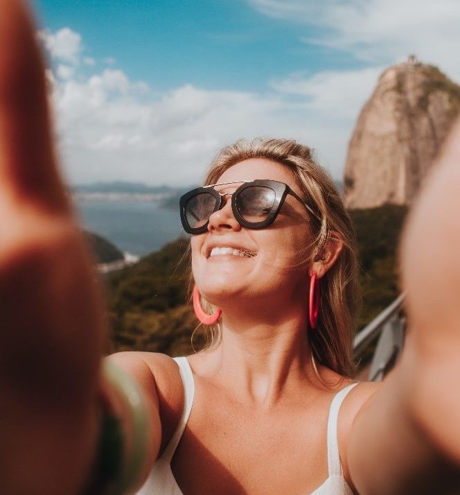 Show Your Gorgeous Self: 5 Tips For A Perfect Selfie by Iles Formula