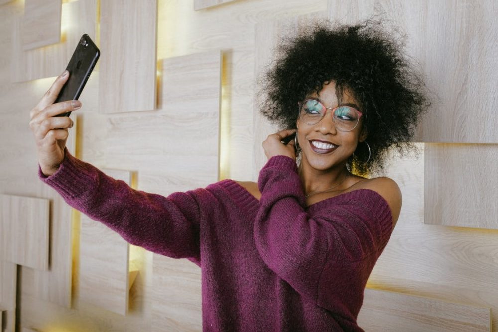 Show Your Gorgeous Self: 5 Tips For A Perfect Selfie by Iles Formula