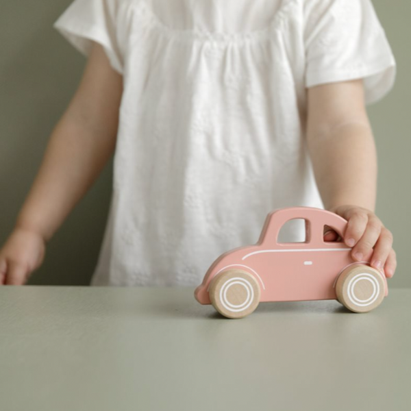 Rosa Auto von Little Dutch - Holzspielzeug für Kinder ab 12 Monaten