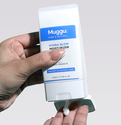 <p>Squeeze out just the right amount of body & face moisturizer into your hand.</p>