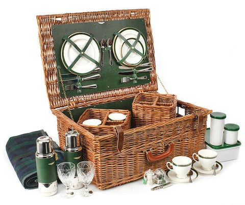 Picnic baskets the perfect solution for a pleasant holiday in nature