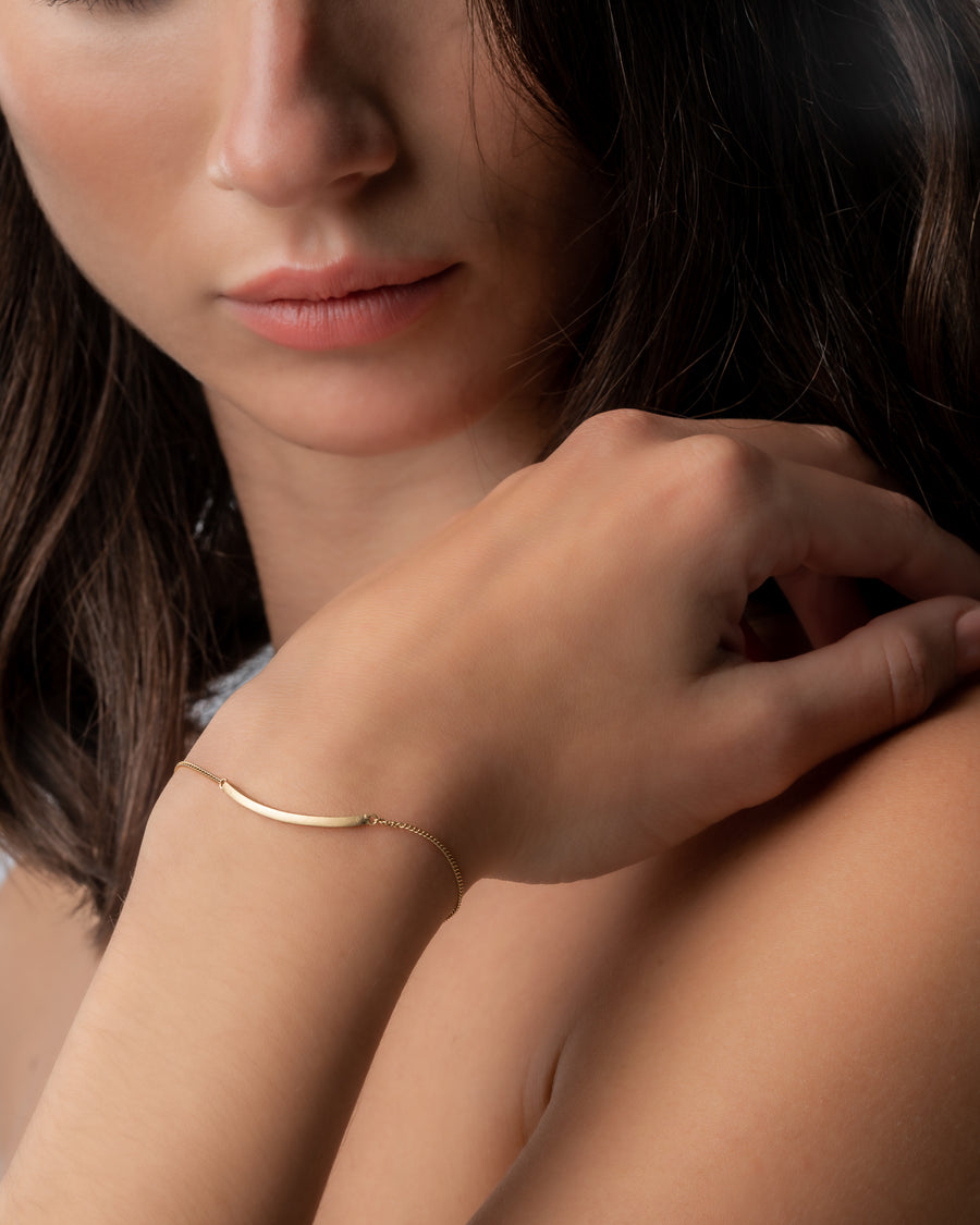 medeleerling veiling band Eloise- Crescent Moon Bracelet – Eloise Jewelry