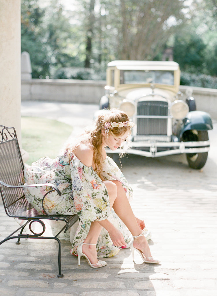 Floral-Fashion-With-Garden-Roses-At-Swan-House-Atlanta