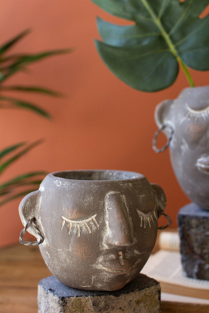 clay+face+pot+planter+colonial+house+flowers+atlanta+georgia