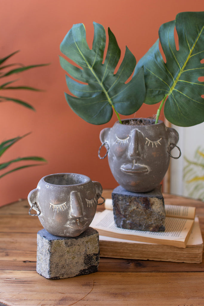 clay+face+pot+planter+colonial+house+flowers+atlanta+georgia