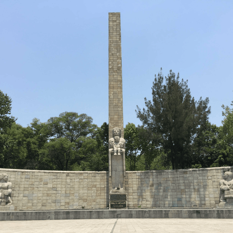 El Monumento de la Madre_ Madame Quiere Rosas