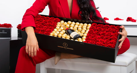 caja de rosas eternas de color rojo brillante Ferrero Rocher champagne-Madameveutdesroses