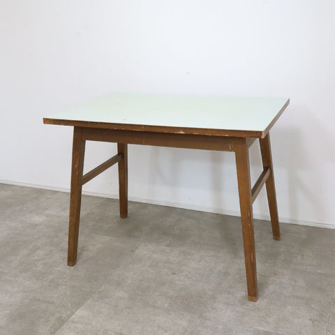 レトロな木製のテーブル/作業台