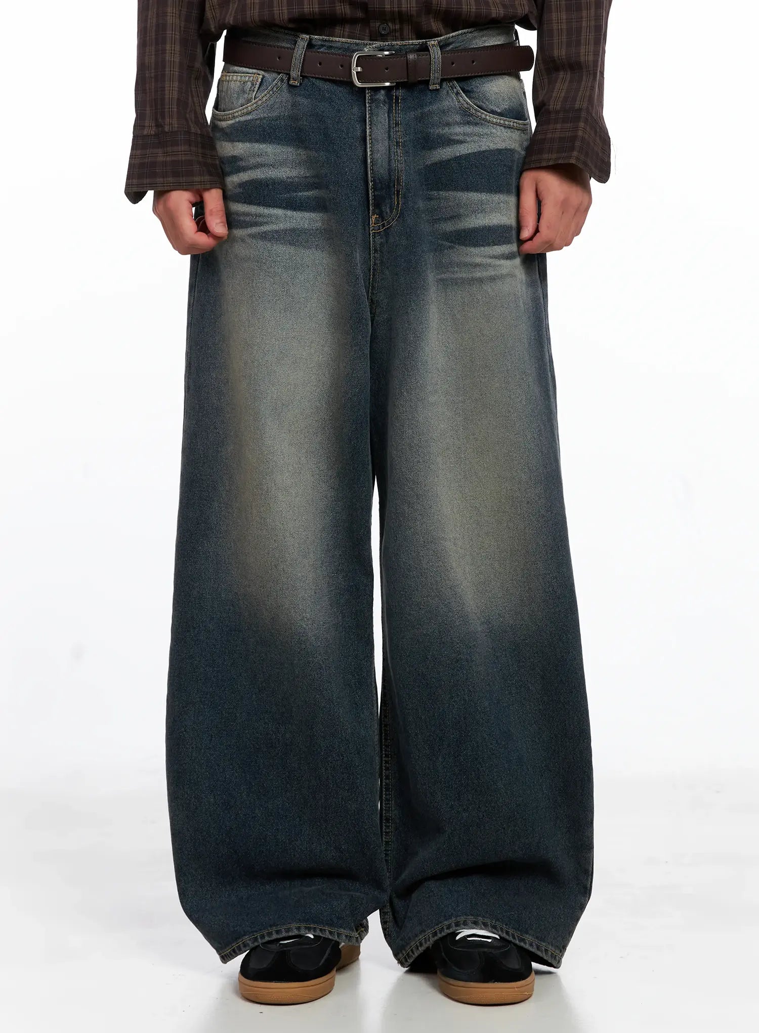 Men's Faded Wide-Leg Jeans IS510