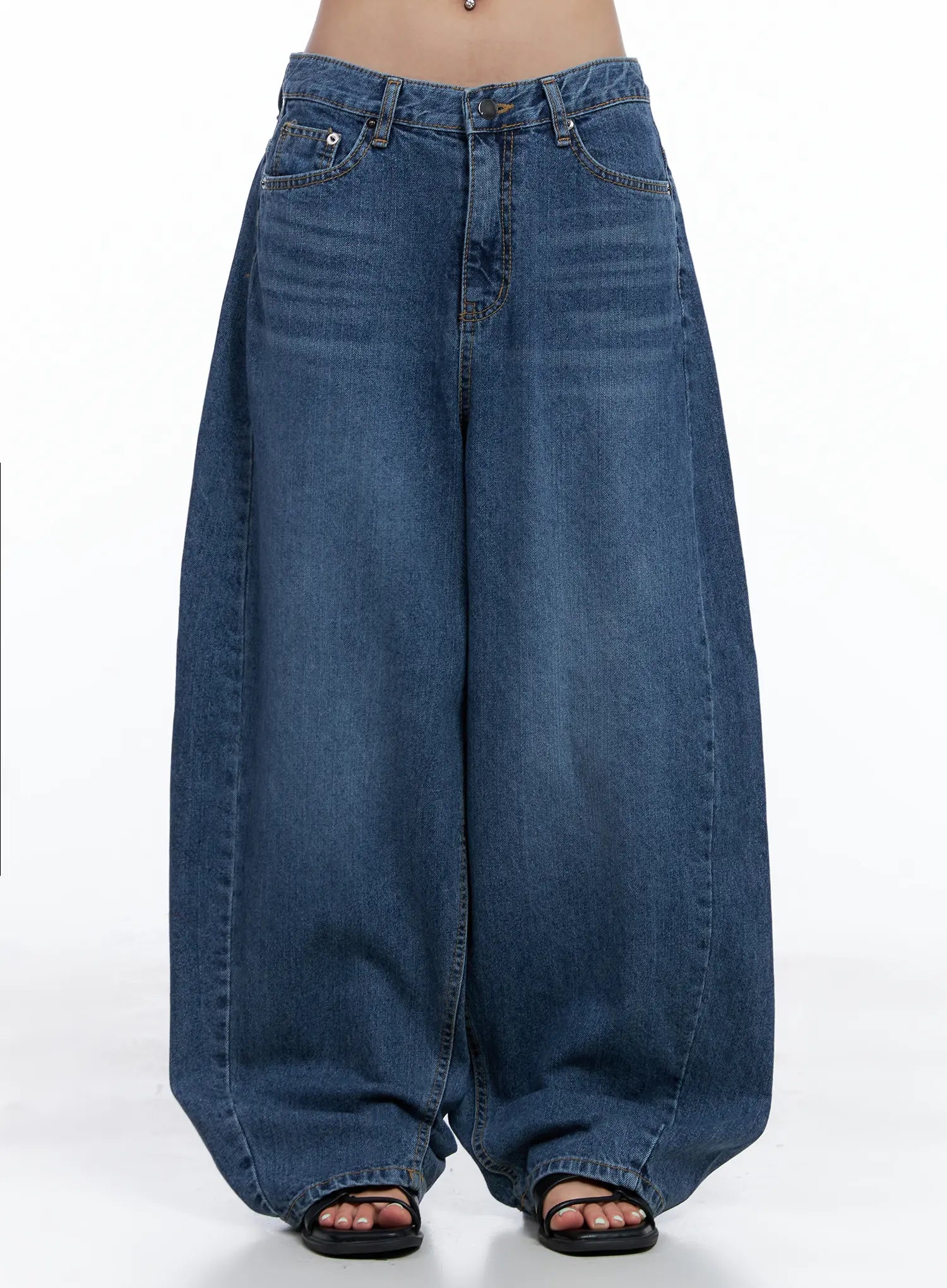 Women's Baggy Jeans: Embrace Comfort & Style with Trendy