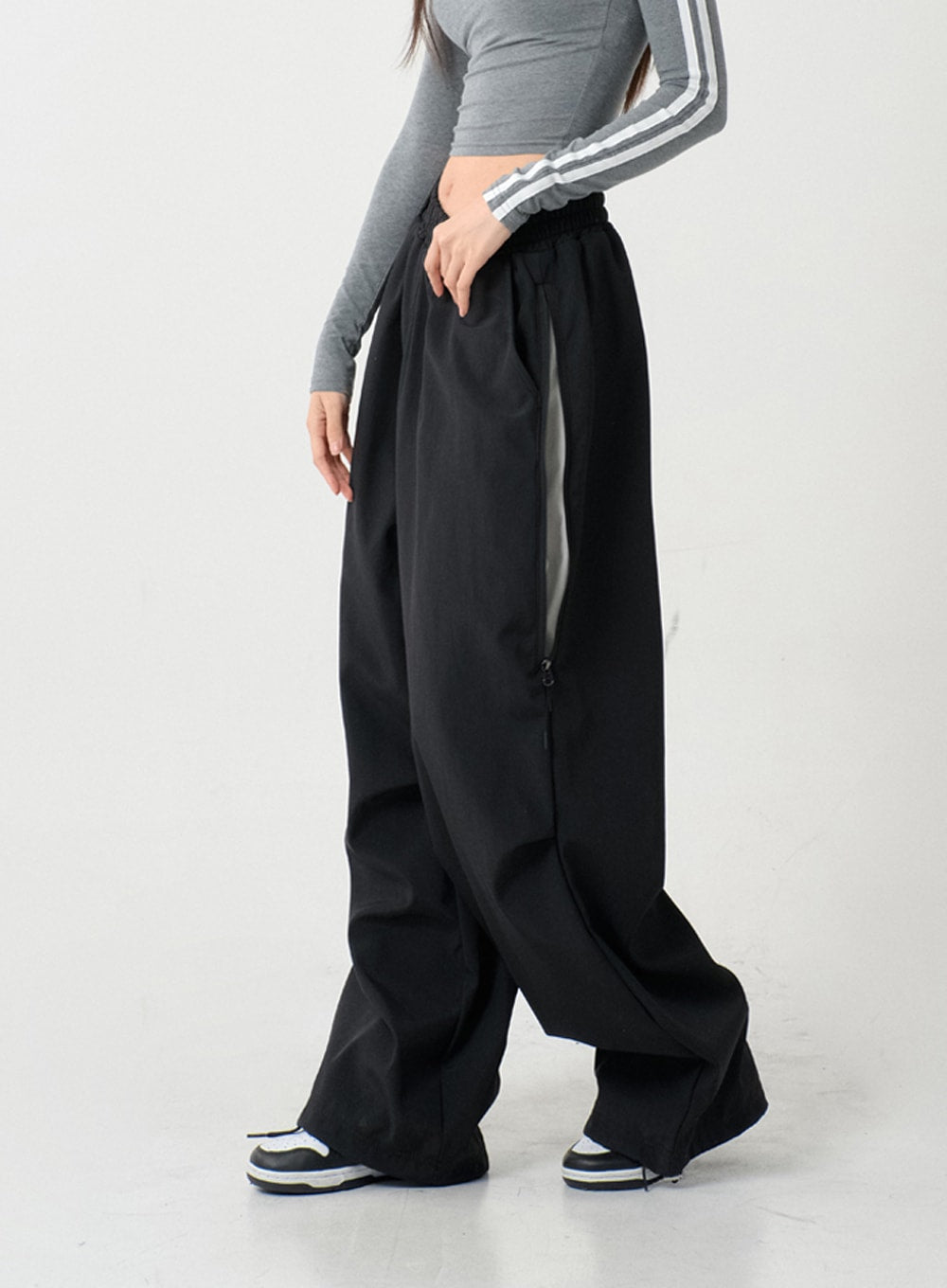 Unique Side Zipper Detailing Wide Bending Pants IS07 - Lewkin