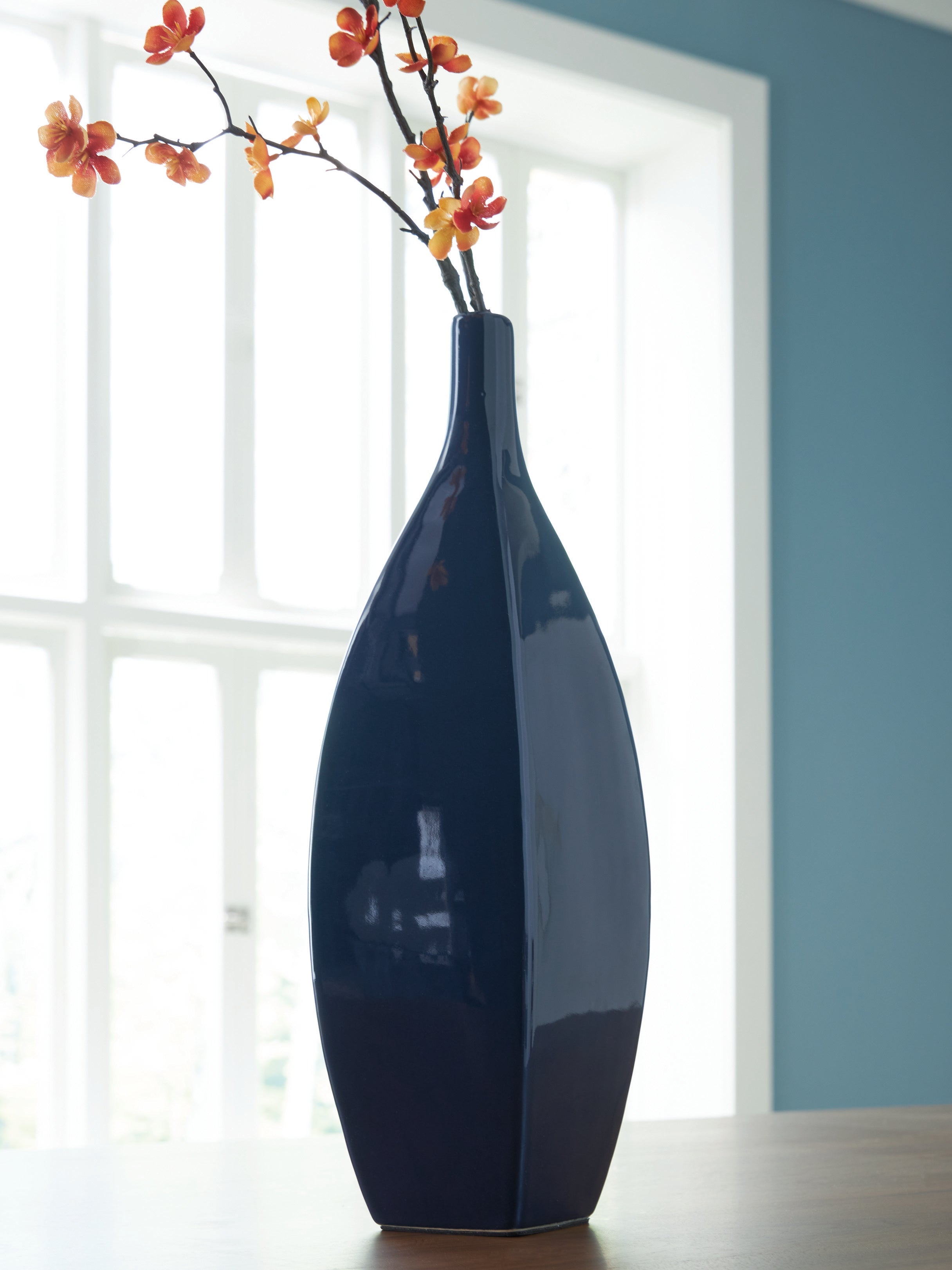 Vase by Abtinson