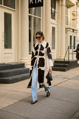 woman with jeans and animal effect brown-white coat