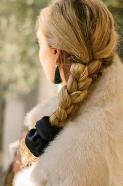 Trenza Lateral con Accesorios Scrunchie-Tegen