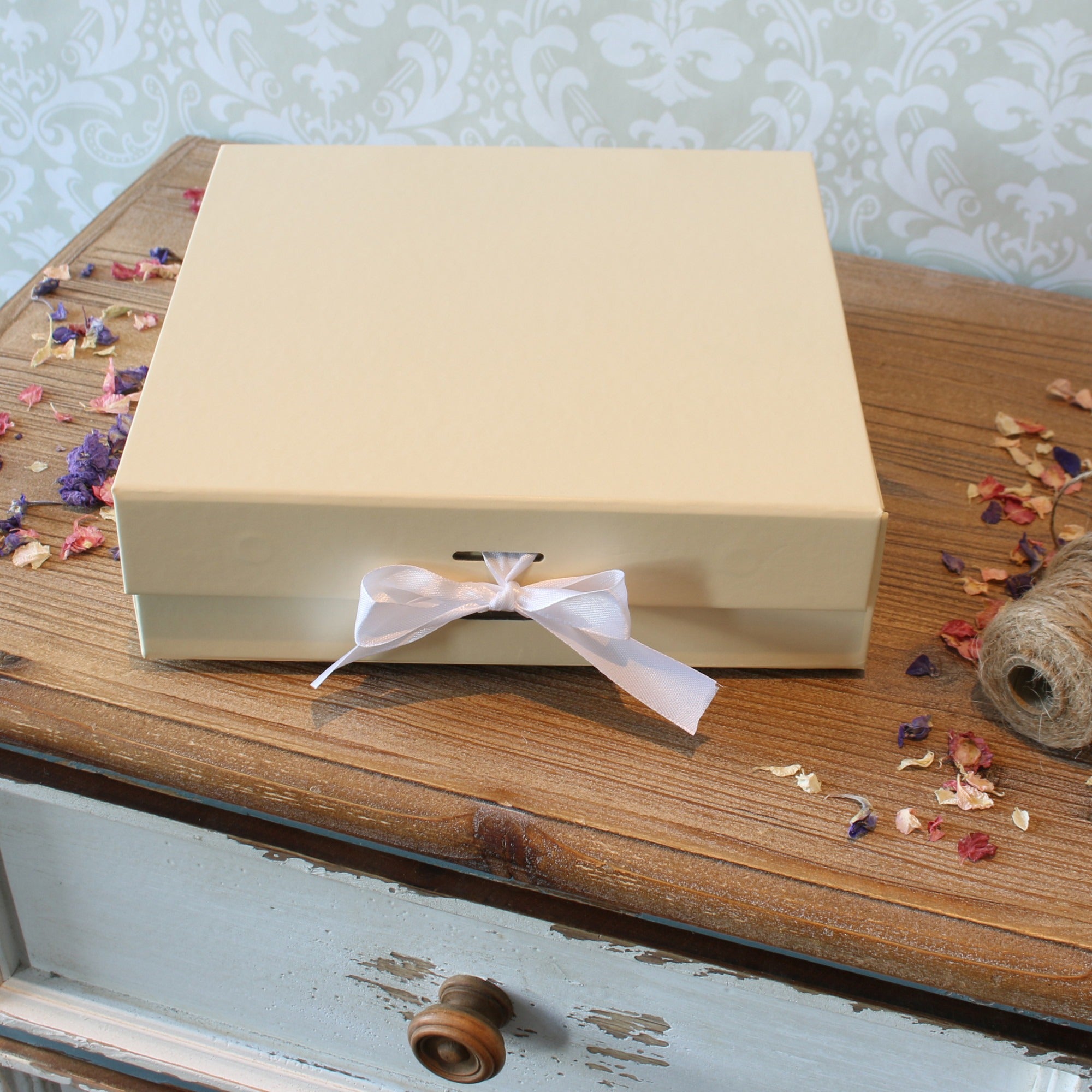 View Medium Cream Keepsake Box information