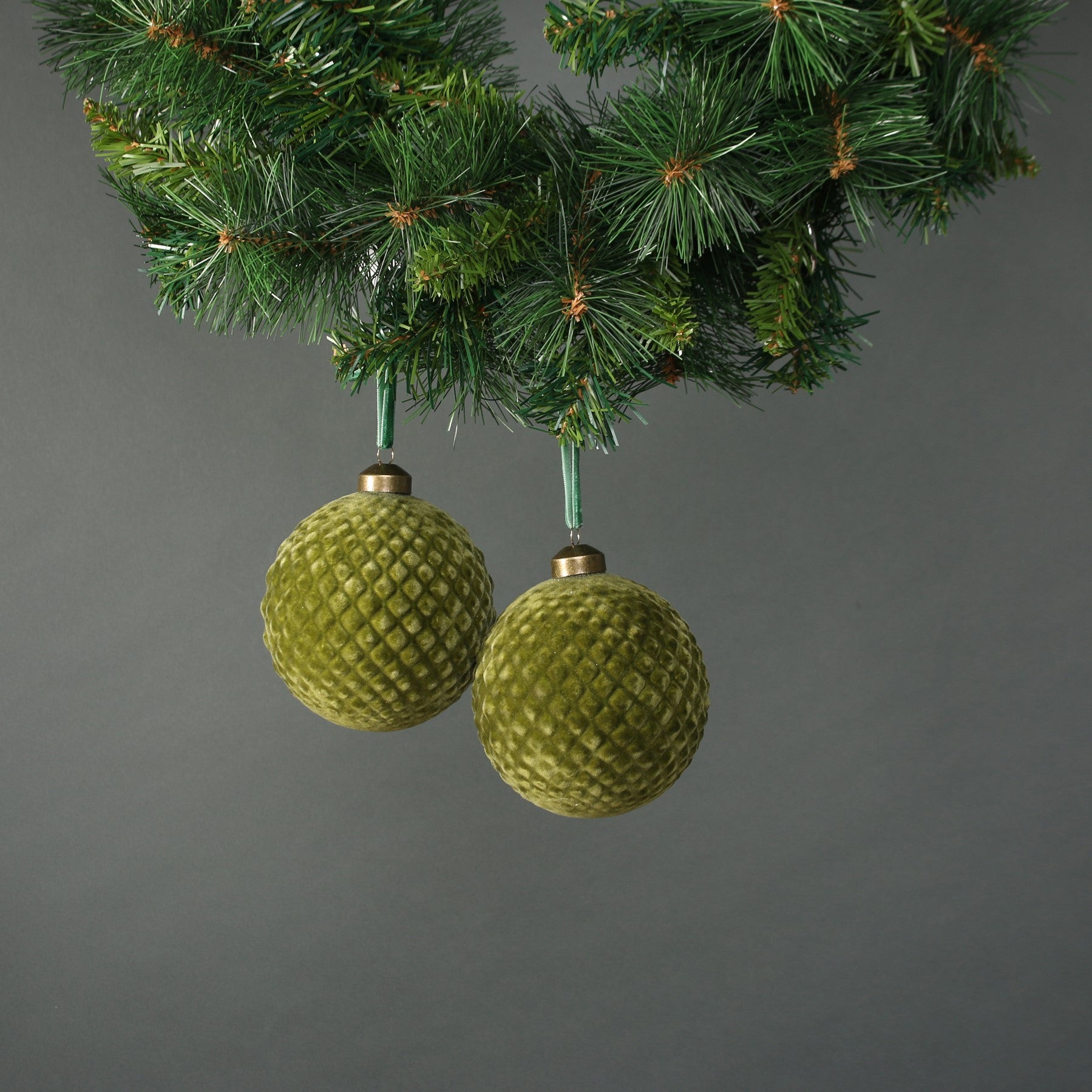 View Neeve 10cm Glass Green Velvet Quilted Bauble Set of 4 information