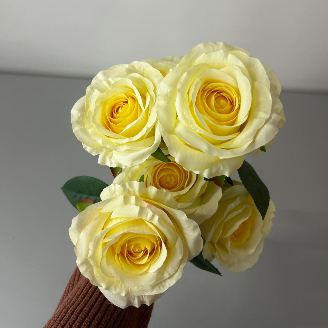 View Camelot Pale Yellow Rose Bunch 7 Heads information