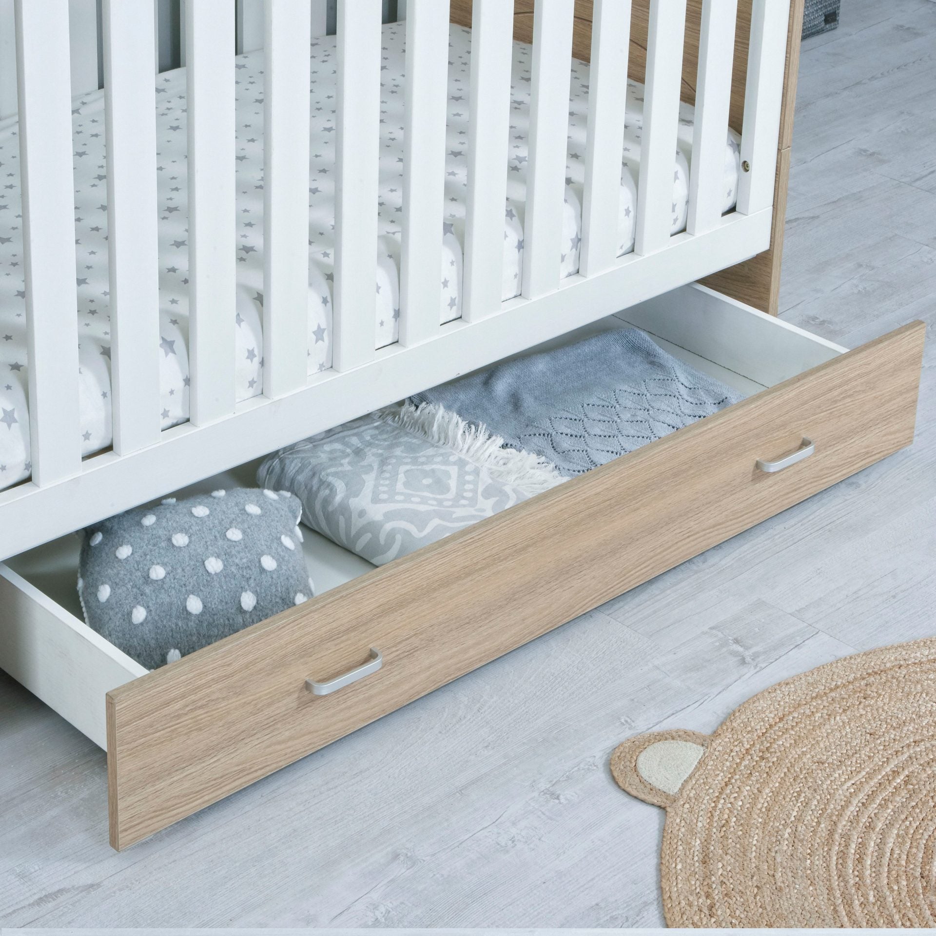 View Babymore Drawer Luno Veni Cot Bed Oak information