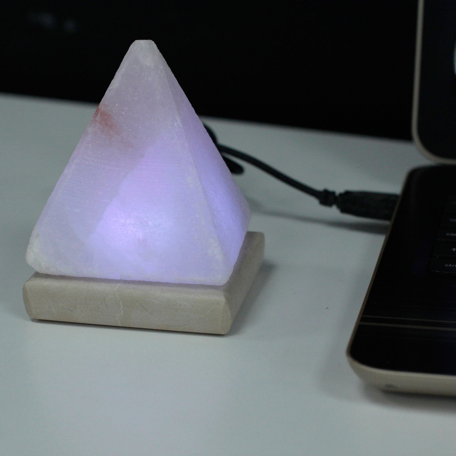 View Quality USB Pyramid WHITE Salt Lamp 9 cm multi information